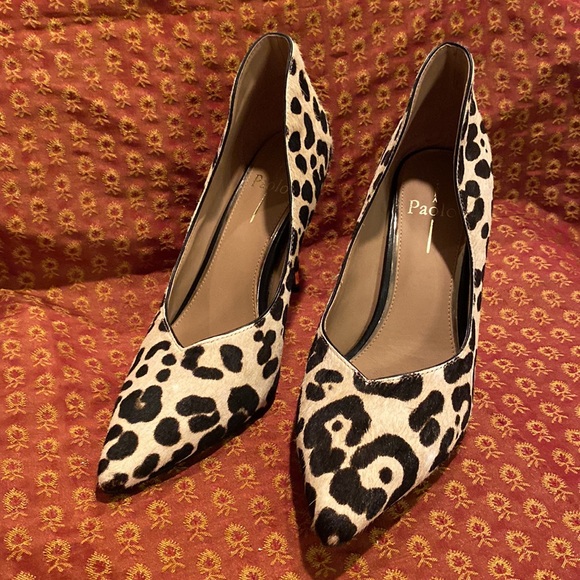 LNWT LINEA PAOLA PENROSE PUMP; STILETTO HEEL, BLACK and CREAM CALF HAiR. CLASSY! - Picture 2 of 12